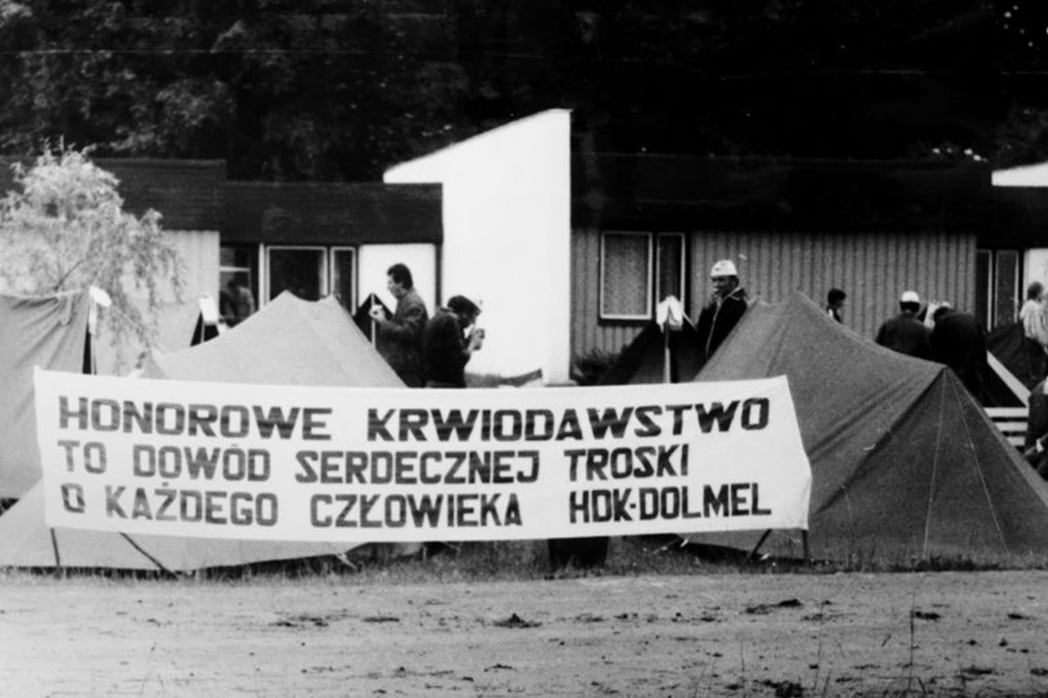 Rok 1989, Myślec, XIII Ogólnopolski Rajd HDK, na zdjęciu namioty Klubu HDK PCK DOLMEL.