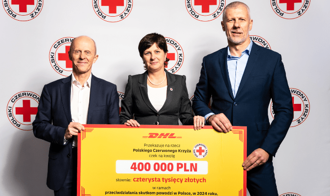 Grupa DHL wspiera Polski Czerwony Krzyż w pomocy dla poszkodowanych przez powódź.